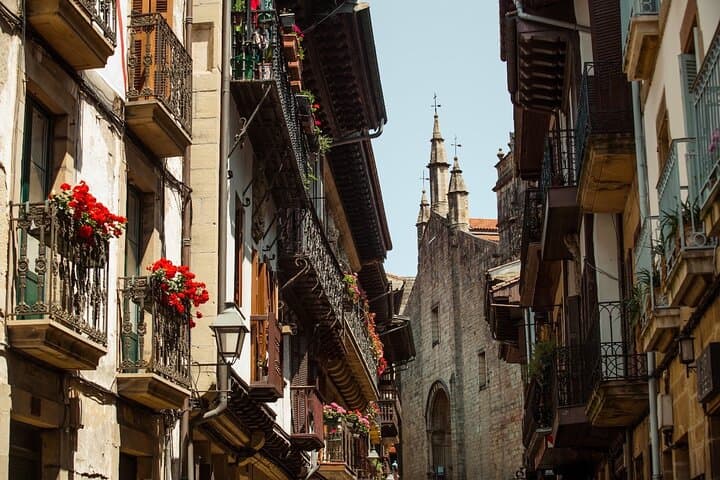Excursión Privada de Senderismo Costero por el Camino de Santiago y Hondarribia con Almuerzo
