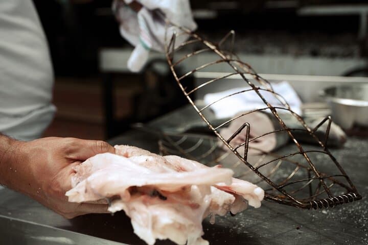 Expérience des Falaises Privées, Poisson Grillé et Vin Txakoli