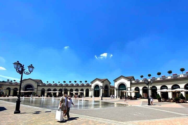 Navette de shopping au Serravalle Outlet - Billet aller-retour — photo 3