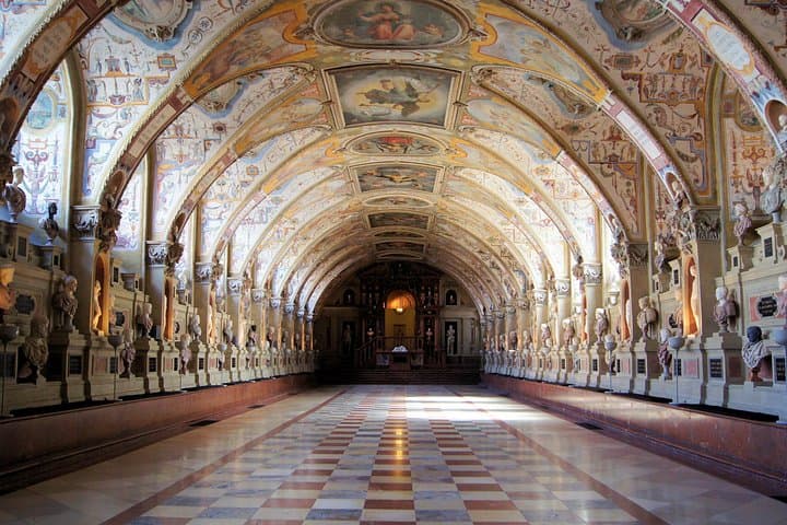 Tour Privado del Palacio Residenz de Múnich, Museo y Tesoro