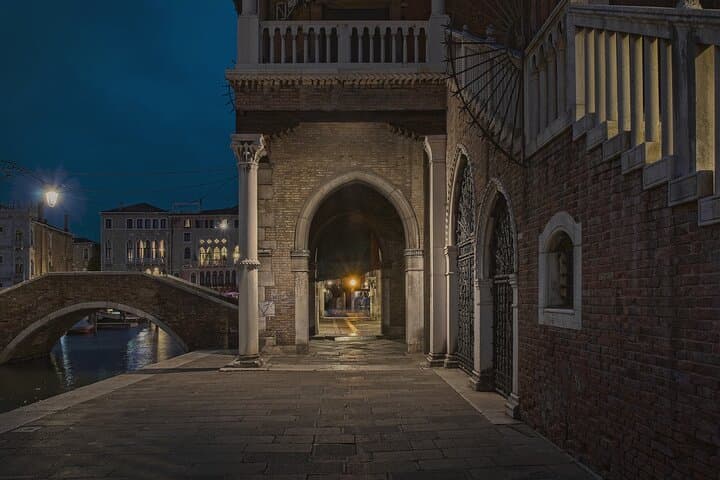 Venezia: Tour Privato Notturno e Giro in Gondola — foto 3