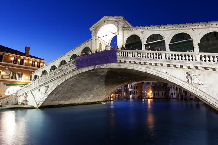 Venezia: Tour Privato Notturno e Giro in Gondola — foto 4