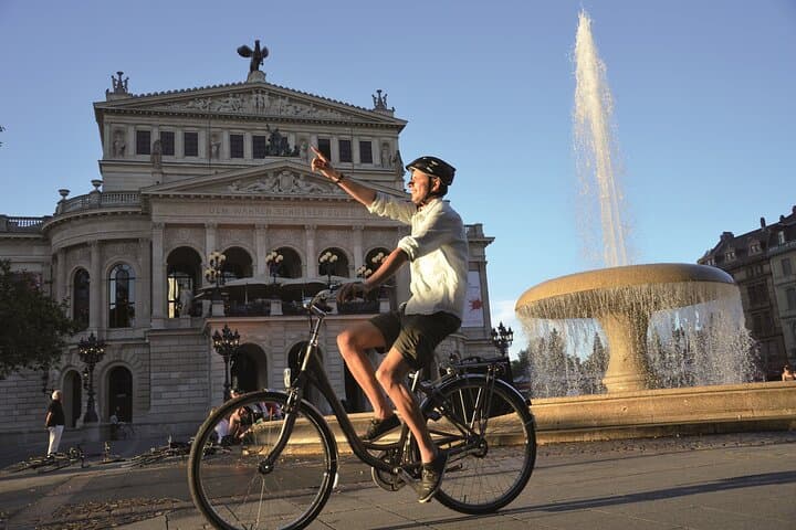 Tour en bicicleta Frankfurt: recorrido por la ciudad en bicicleta hacia Skyline, Goethe y sidra de manzana
