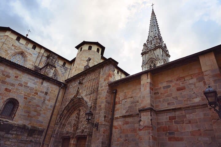Tour en español por el Casco Viejo de Bilbao y la Catedral de Santiago