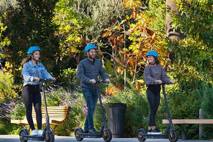 E-Scooter-Verleih in Nizza — Foto 3