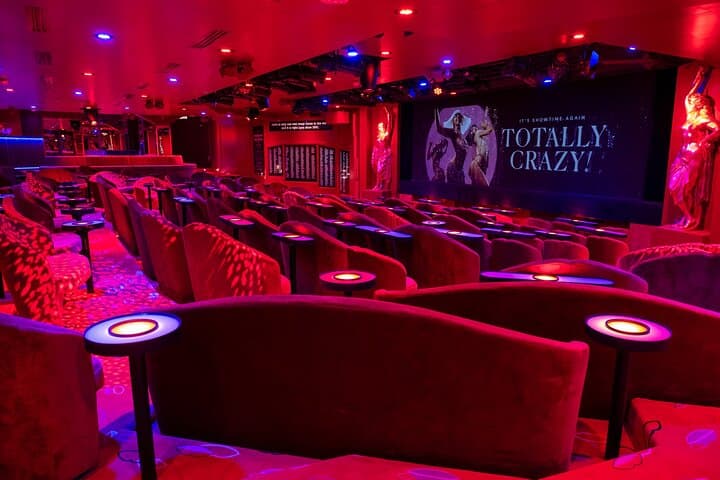 Paris Crazy Horse Cabaret Show — Foto 2