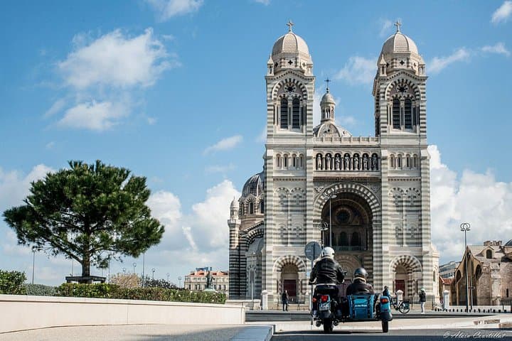 Marseille: 2-Stunden Beiwagen-Stadtrundfahrt — Foto 2