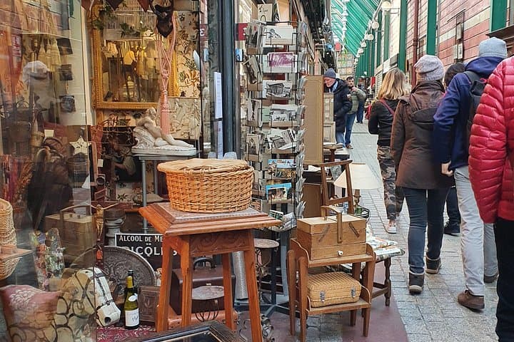 Tour Privato di Shopping a Parigi al Mercato delle Pulci