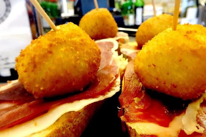 Inmersión Local en Bilbao con Pintxo + Parada para Bebida — foto 3