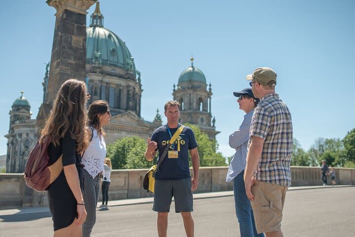 Tour a pie por los monumentos icónicos y los rincones ocultos de Berlín