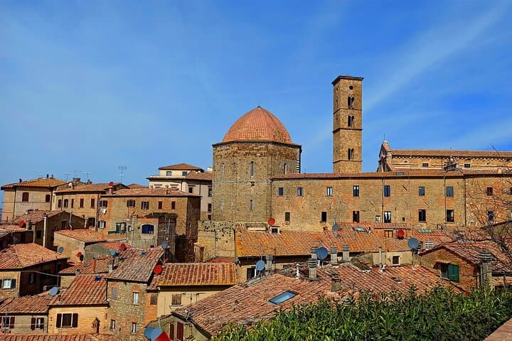 PRIVATE TOUR: Ganztägige Tour in Volterra & San Gimignano mit Weinverkostung