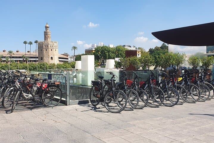 Tour Guidato in Bicicletta Elettrica a Siviglia