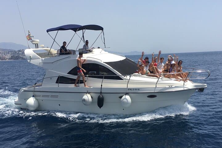 Halbtägige Luxus-Motoryacht-Kreuzfahrt in Granada