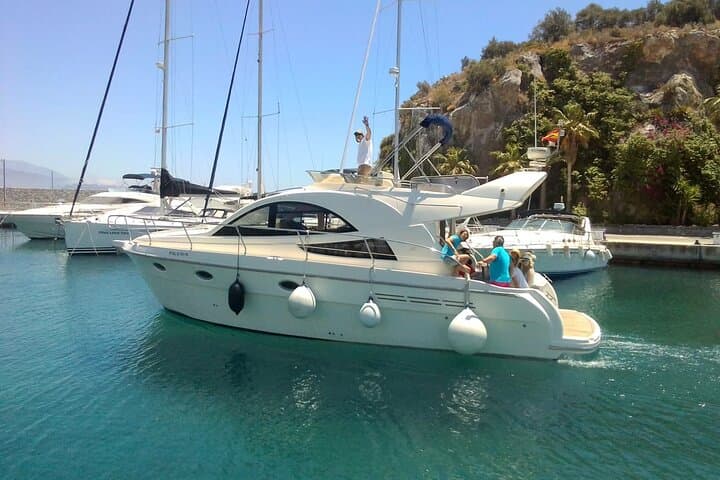 Crociere di Lusso in Yacht a Motore di Mezza Giornata a Granada — foto 5