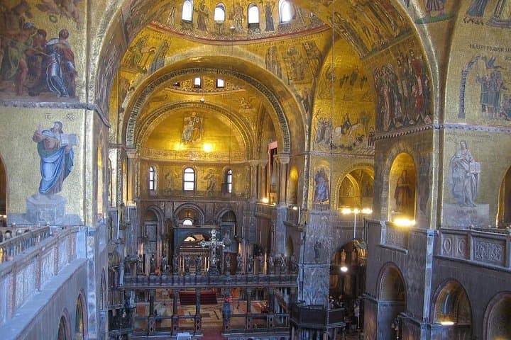 Besichtigung der St. Markus-Basilika in Venedig — Foto 2