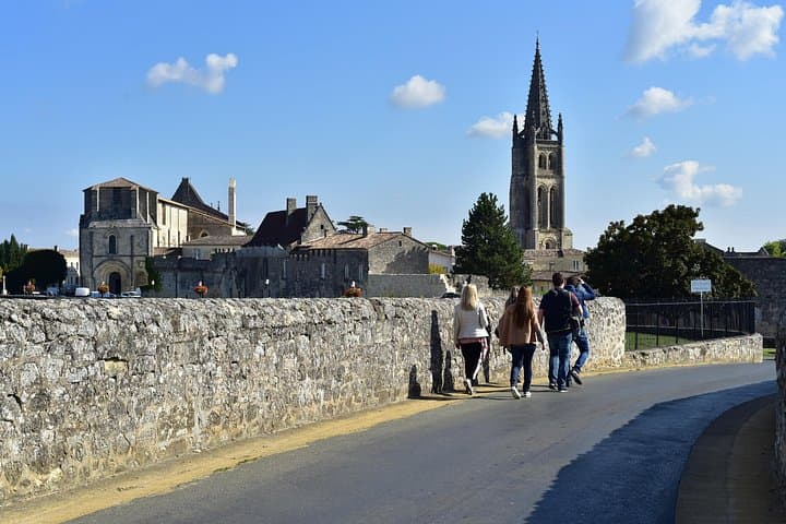 Private Tour von Saint-Emilion: Unterirdische Monumente und Weinprobe