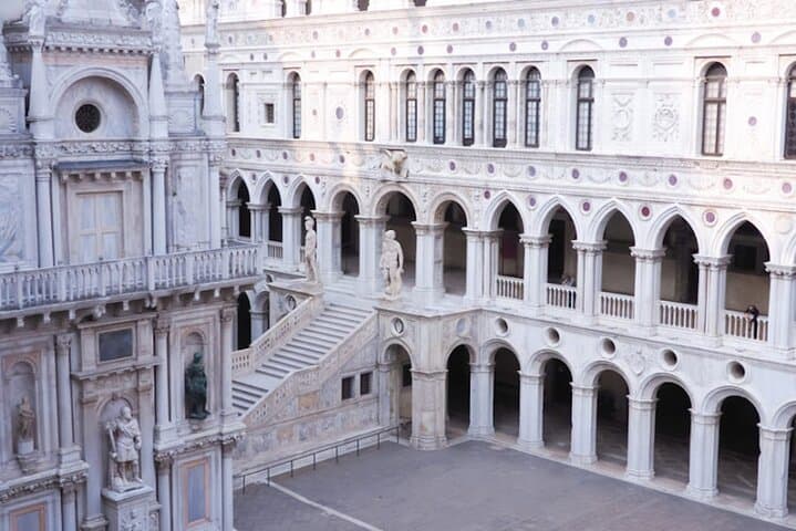 Il Migliore Tour Privato di Venezia: Palazzo Ducale e Giro in Gondola — foto 4