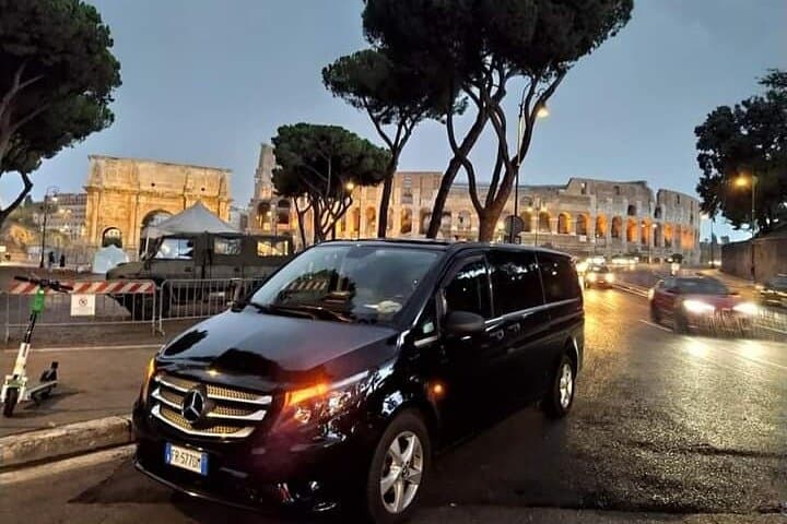 Trasferimento Privato dal Porto di Civitavecchia a Roma o all'Aeroporto