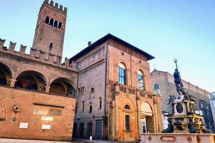 Bologna Murder Mystery: Caccia al Tesoro Autoguidata — foto 3
