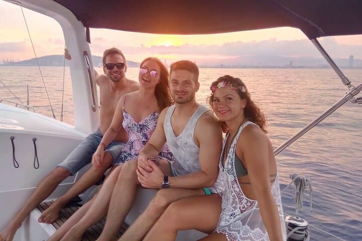 Barcelona Sunset Sailing Tour with Snacks and Drinks