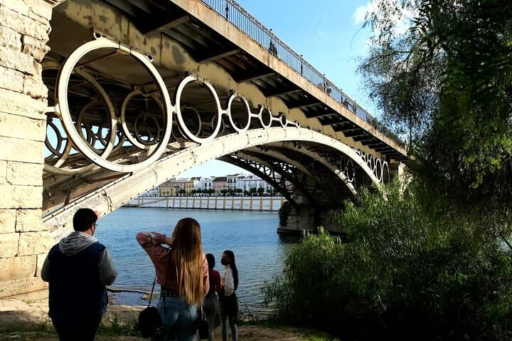 Visite à pied en petit groupe du quartier Triana de Séville et de la rivière — photo 2