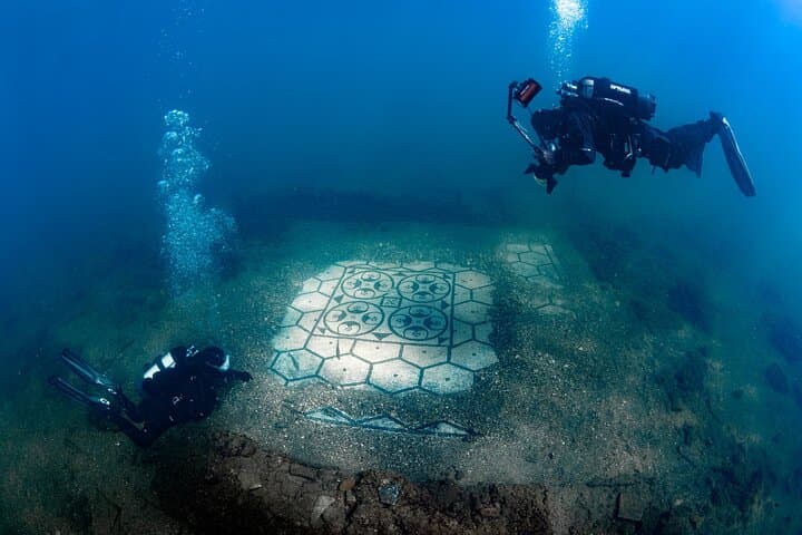 Plongée sous-marine aux ruines romaines sous-marines de Baia depuis Naples