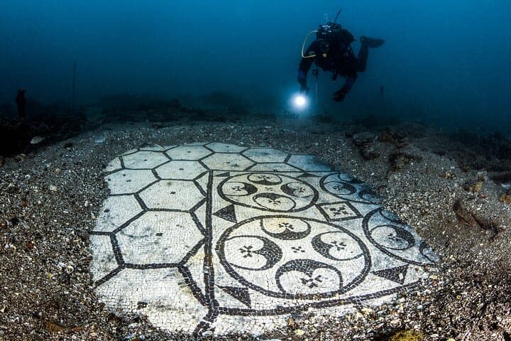 Immersioni subacquee tra le rovine romane sottomarine a Baia da Napoli — foto 4