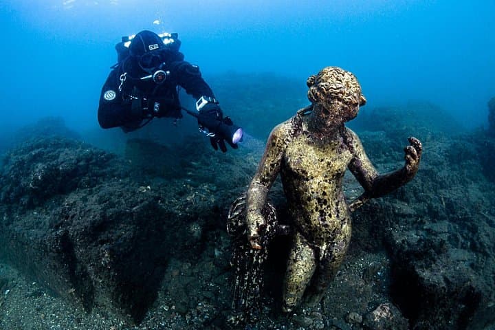 Immersioni subacquee tra le rovine romane sottomarine a Baia da Napoli — foto 5