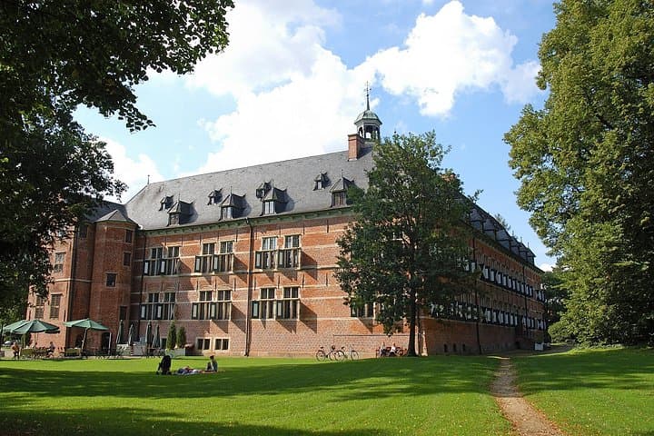 Reise von Hamburg zum Schloss Reinbek und zum Schloss Ahrensburg mit dem Auto