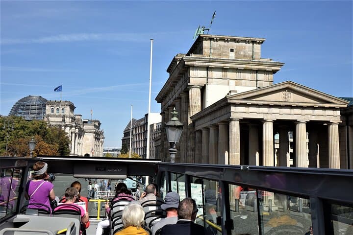 Berlin Stadt Hop-on Hop-off Tour mit optionaler Bootsfahrt — Foto 5