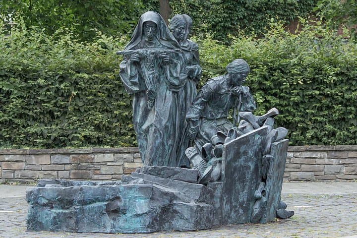 Köln EL-DE Haus und Tour zur Geschichte des Holocausts im Zweiten Weltkrieg — Foto 4