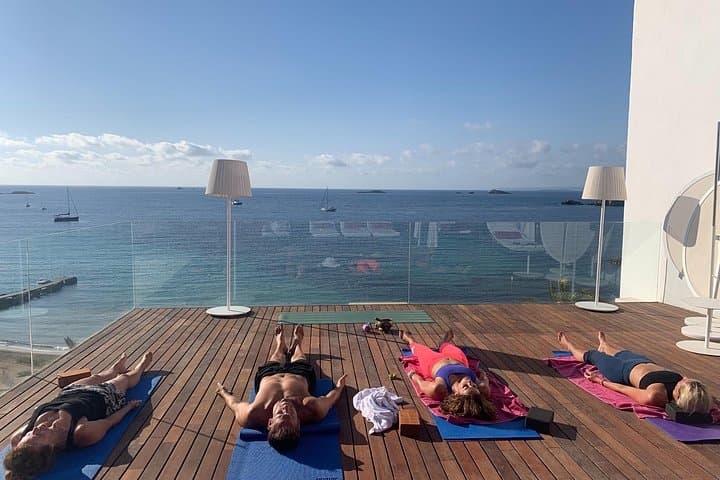 Sonnenaufgangs-Yoga, gesundes Brunch & SUP in Ibiza — Foto 5