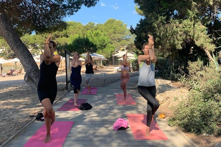 Sonnenaufgangs-Yoga, gesundes Brunch & SUP in Ibiza — Foto 4