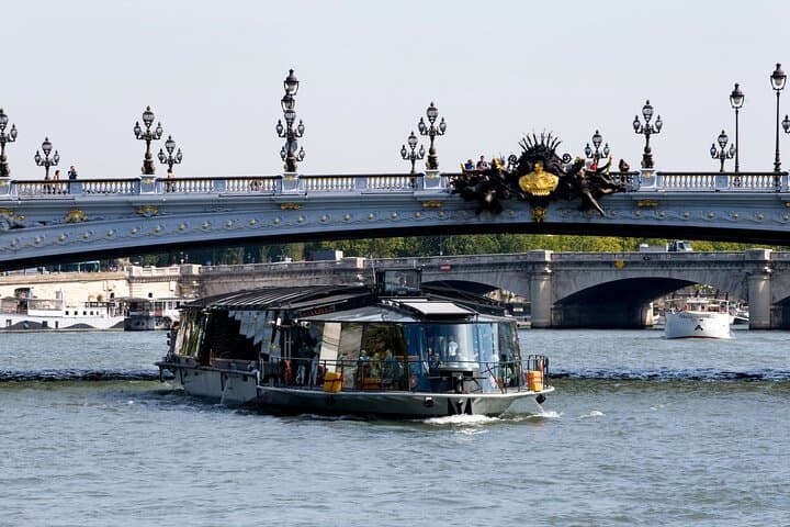 Crucero nocturno con cena y bebidas de Bateaux Parisiens — foto 3