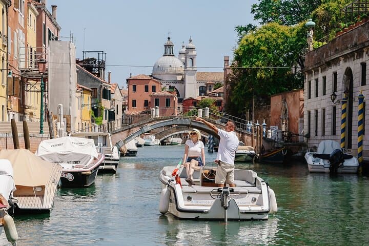 Venise : Les Canaux Cachés en Bateau Électrique