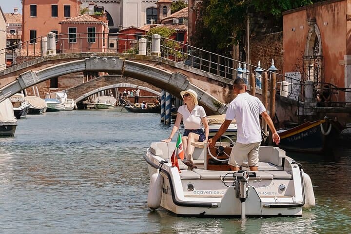 Venise : Les Canaux Cachés en Bateau Électrique — photo 4