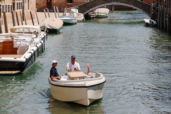 Venise : Les Canaux Cachés en Bateau Électrique — photo 3