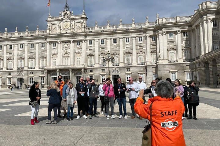 Kleingruppenticket ohne Warteschlange für den Königlichen Palast von Madrid — Foto 2