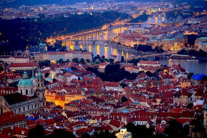 Private Transfer from Munich to Prague with Stop in Karlovy Vary