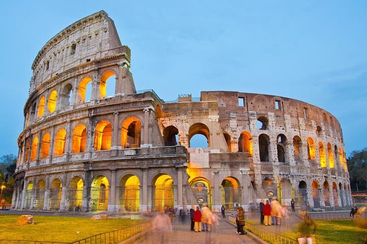 Visita Guiada al Coliseo por la Tarde con Acceso Opcional al Piso de la Arena