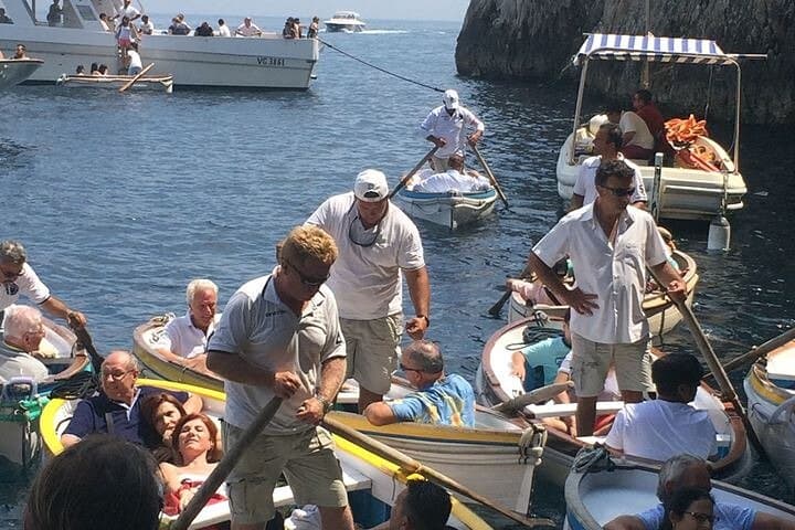 Geführte Capri-Tour mit Blauer Grotte ab Neapel — Foto 3