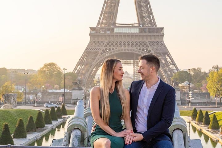 Servizio Fotografico Privato Guidato da Professionista presso la Torre Eiffel — foto 5