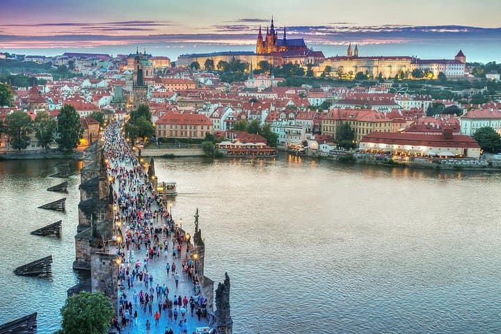 Trasferimento Privato da Norimberga a Praga con 3h a Karlovy Vary