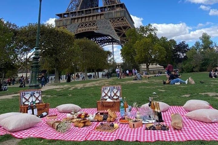Picknick am Eiffelturm, Paris