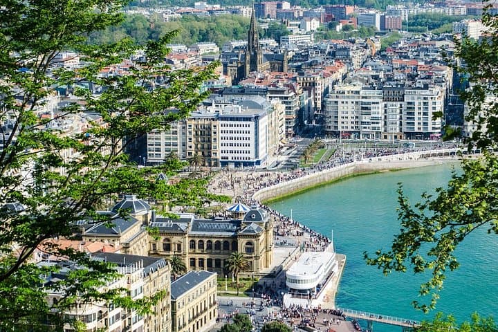 Caccia al Tesoro e Tour a Piedi Autoguidato a San Sebastián