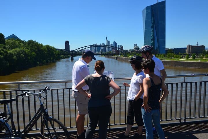 Tour in bici a Francoforte: visita della città in bicicletta a Skyline, Goethe e sidro di mele — foto 5