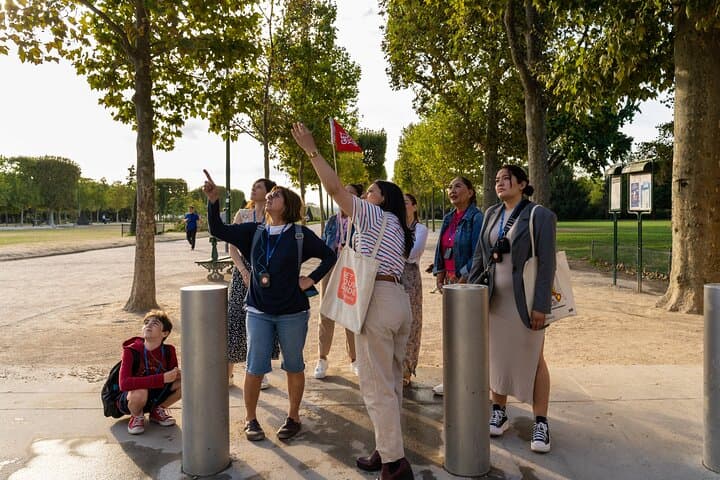 Visite guidée de la Tour Eiffel par ascenseur à Paris — photo 3
