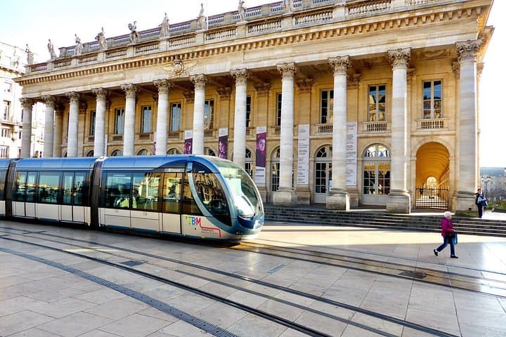 Tour Privato a Piedi di Bordeaux con Degustazione di Vini — foto 4