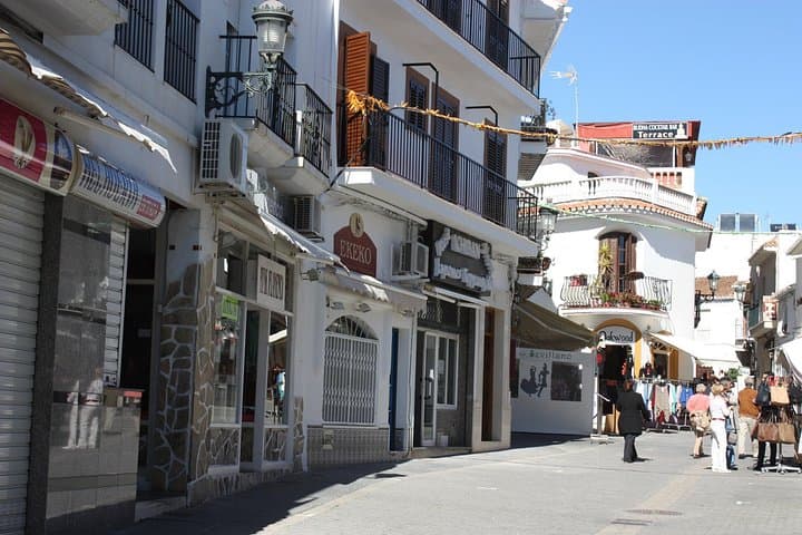 Excursión Privada de un Día a Nerja desde Málaga con Entrada a las Cuevas — foto 3