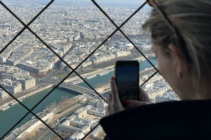 Tour guiado en grupo reducido a la cima de la Torre Eiffel en París — foto 4